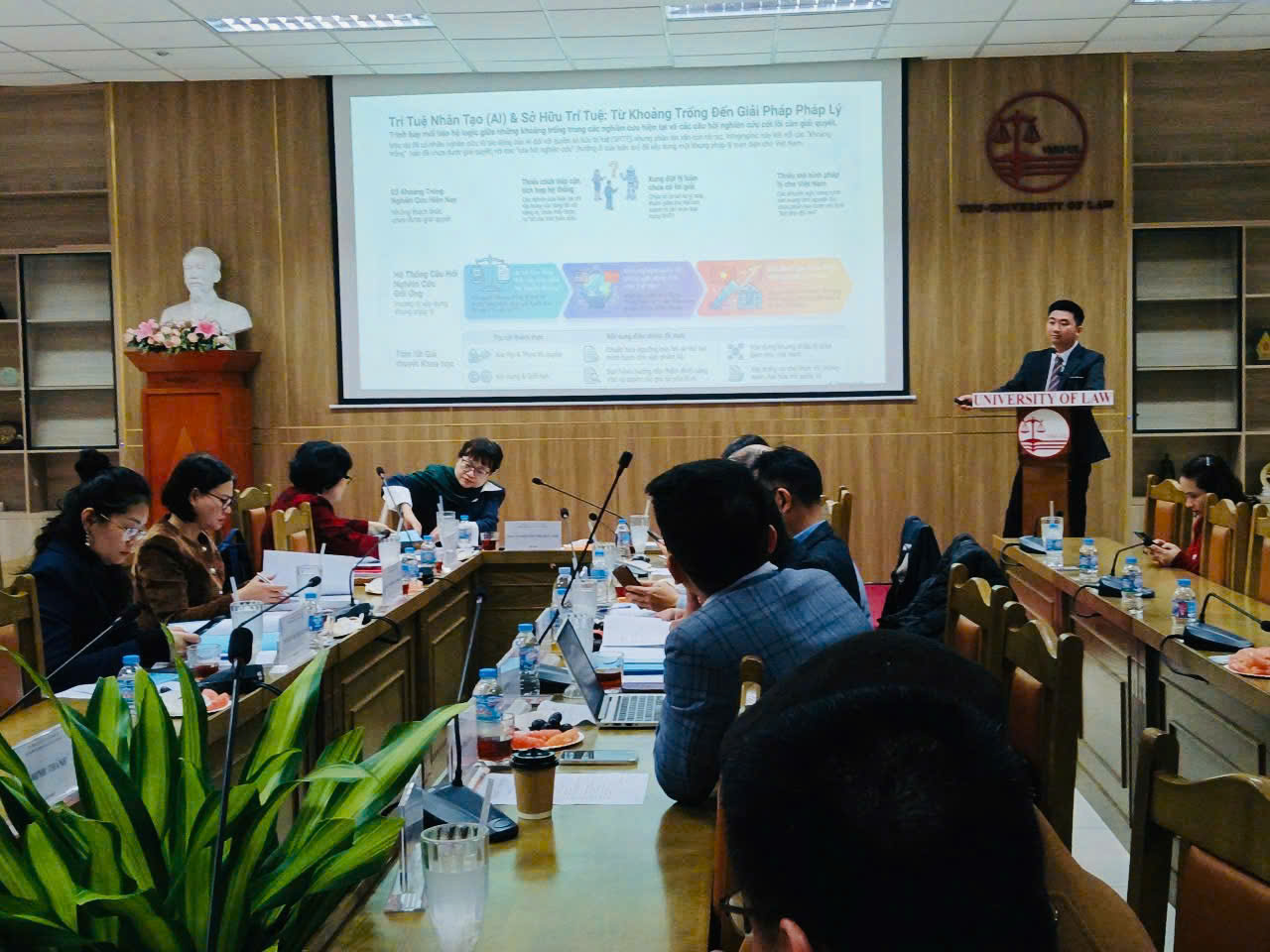 Hình ảnh của Hội đồng đánh giá Luận án Tiến sĩ