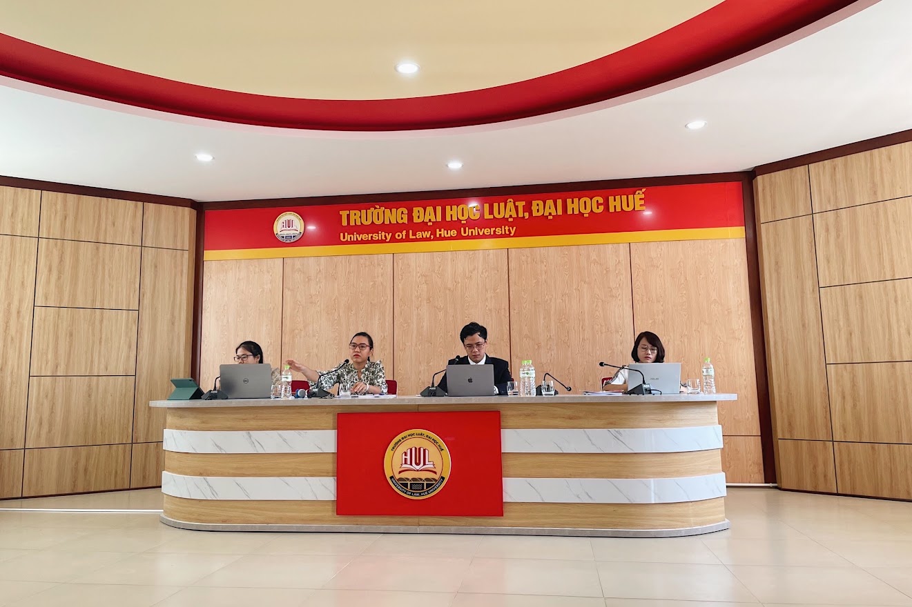 A group of people sitting at a table with laptopsDescription automatically generated with low confidence